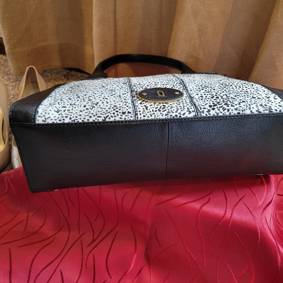 Fossil Black and White Cowhide Look Tote Keyhole Zip Close Bag - Picture 10 of 16